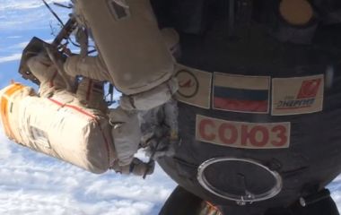 Космонавты успешно вскрыли «Союз» и вернулись на станцию