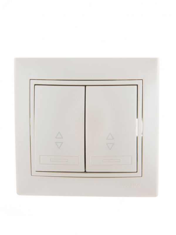 Мира Выключатель двойной проходной жемчужно-белый перламутр со вставкой