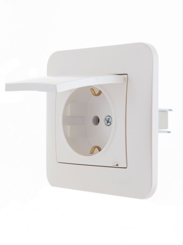 KARINA Розетка с/з с крышкой ПБТ жемчужно-белый перламутр (10шт/120шт)