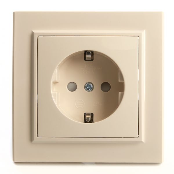 Розетка одноместная с/з,с защитной шторкой,250В, 16А,  серия Эрна, слоновая кость Stekker