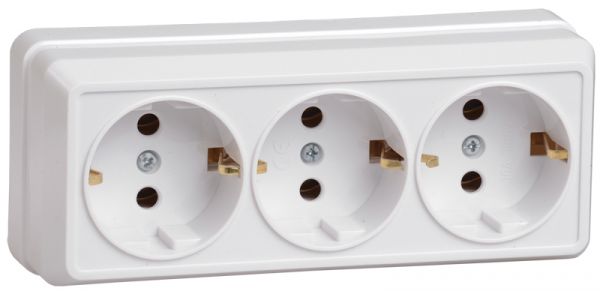 OKTAVA Розетка 3-местная с заземлением для открытой установки 16А РС23-3-ОБ белый GENERICA