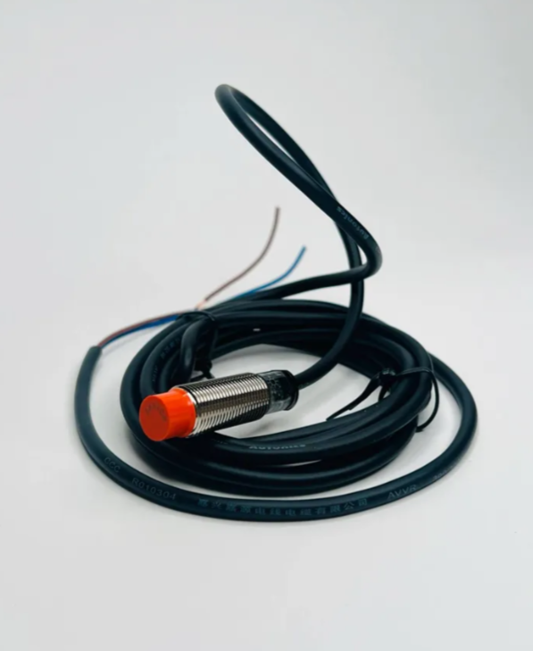 Цилиндрический индуктивный датчик приближения PRT12-4DC