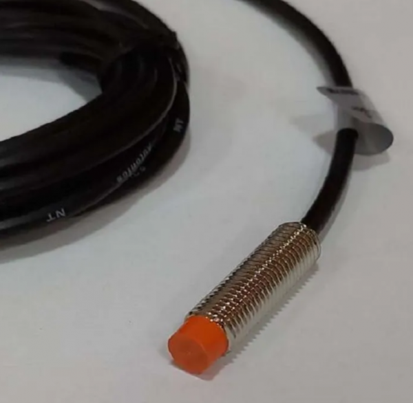 Цилиндрический индуктивный датчик приближения PRT08-2DC