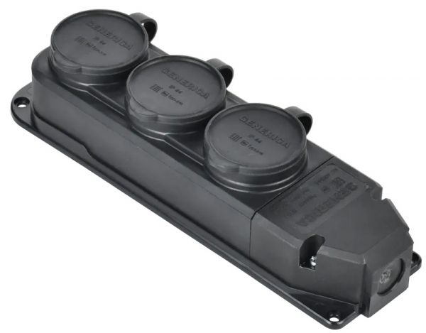 Розетка колодка тройная трехместнаяс защитной крышкой IP44 каучук черная GENERICA