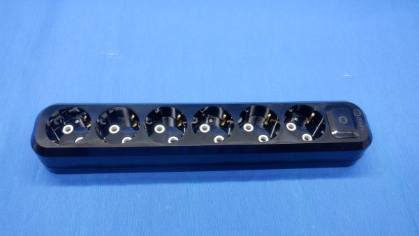 Колодка 6 гнезда с/з черный