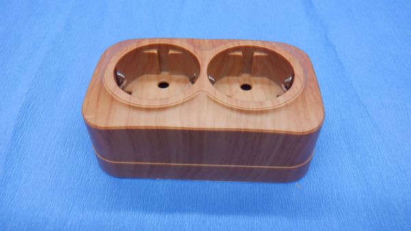 GLORY Розетка двухместная наружная с заземлением дуб