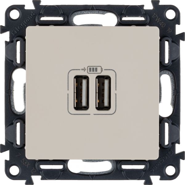 Valena LIFE Зарядное устройство с двумя USB-разьемами 240В/5В 1500мА С лицевой панелью Слоновая кость