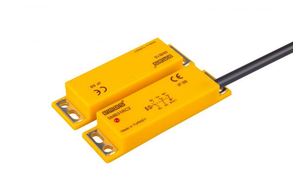 Магнитный датчик (2НЗ+НО), провод 2м (расст. сраб. 8мм), индикация LED, правый выход, IP68