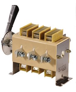 Выключатель-разъединитель ВР32-37 В 71250-32 УХЛ3, 400А, съёмная боковая смещённая рукоятка, 3-х полюсный на два направления, с дугогасительными камерами, IP32