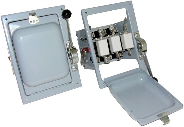 Блок с предохранителем-выключателем БП В-1У3, 100А, стальные держатели, с ПН2-100 (сталь)